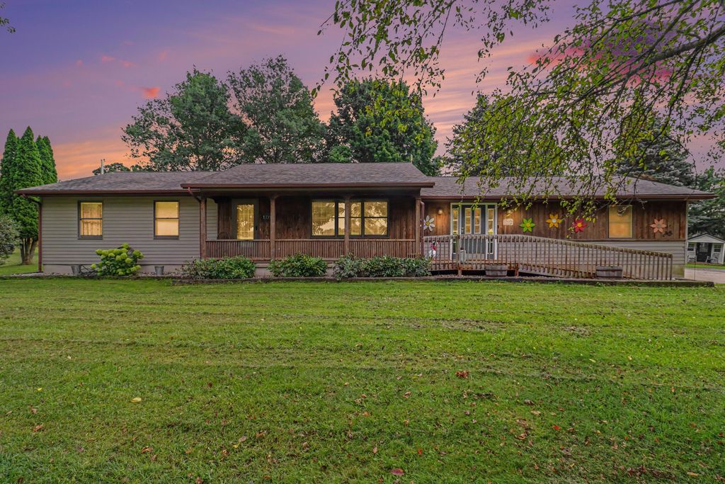 3696 N Holland Road, Douglass township