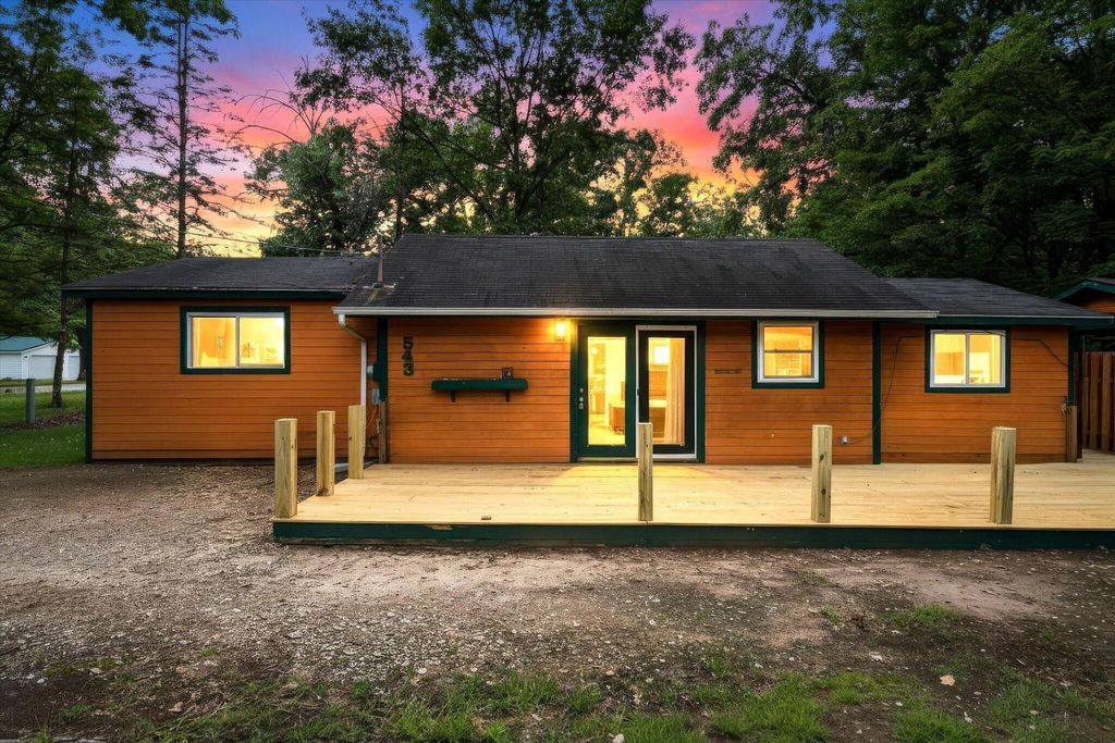 543 Pettibone Drive, Lilley township