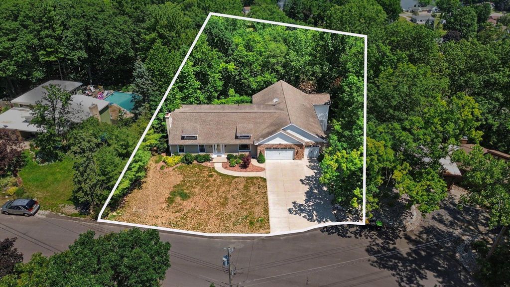 4994 Bluff Drive Ne, Plainfield charter township