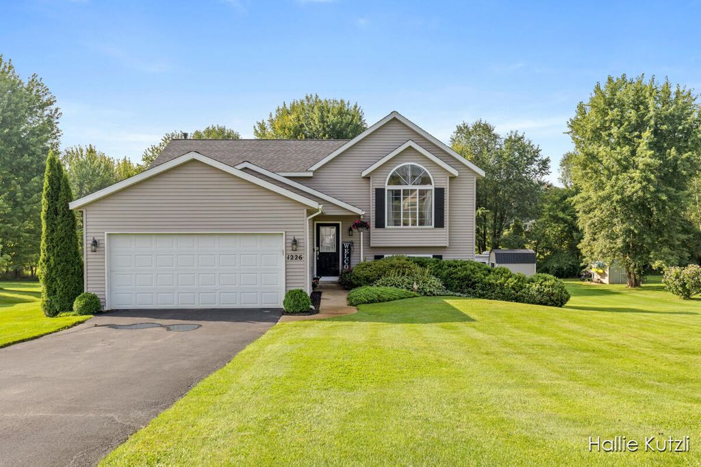 1226 S Hill Drive, Sparta township