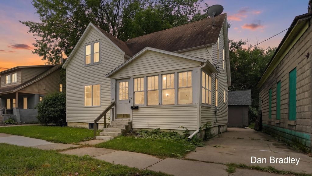 742 Nw Myrtle Street, Grand Rapids city