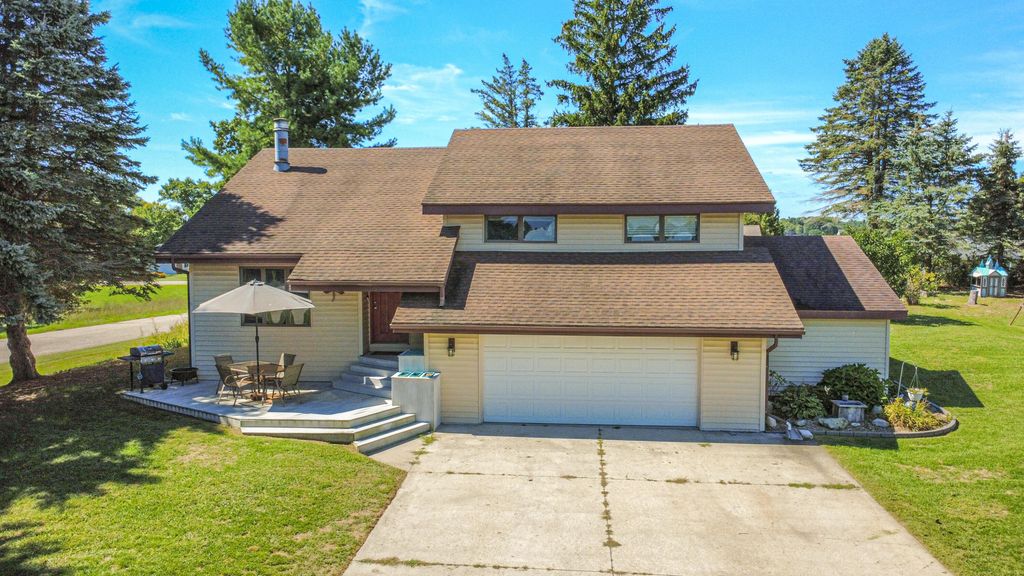 1030 N Par Drive, Sherman township