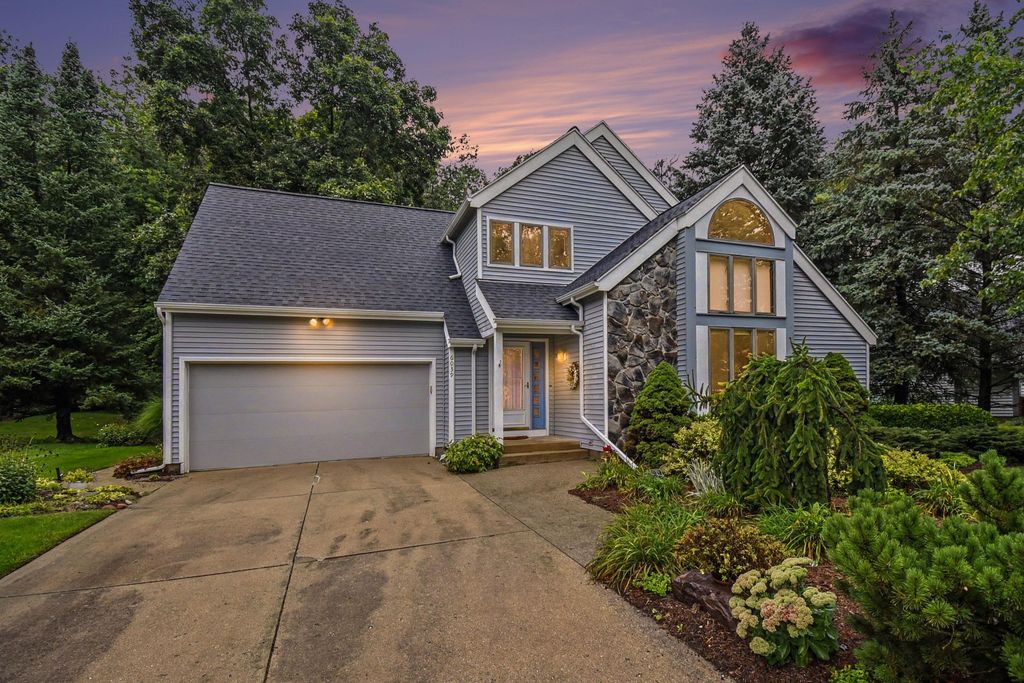 6039 Arroyo Vista Drive Ne, Cannon township