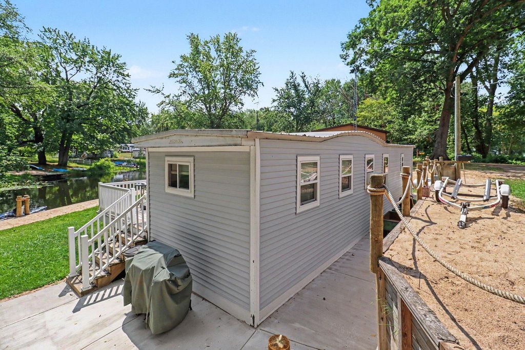 3098 N Arrowhead Pass, Lincoln township