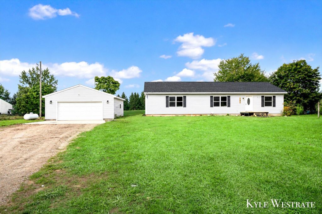 11877 Elkins Street Ne, Oakfield township