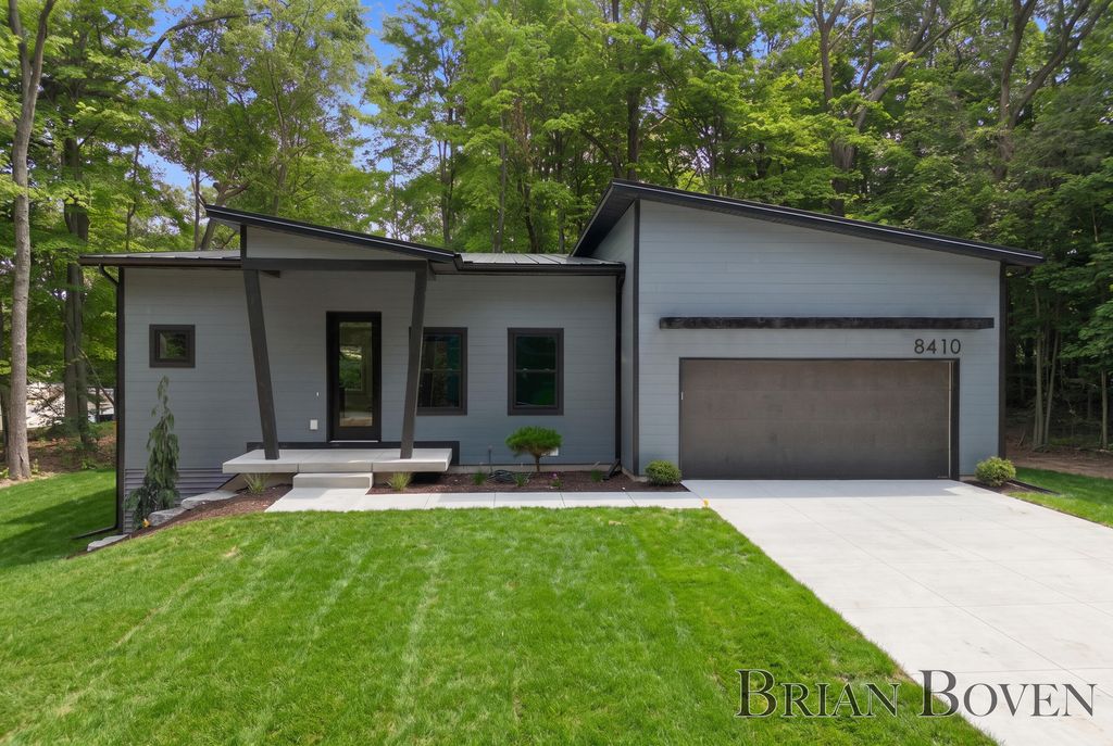 8410 Brower Avenue Ne, Courtland township