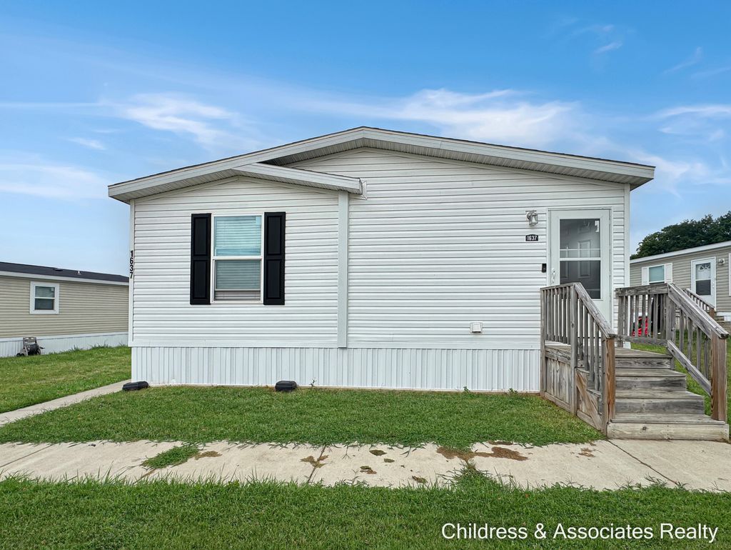 1637 Candytuft Court, Albion township