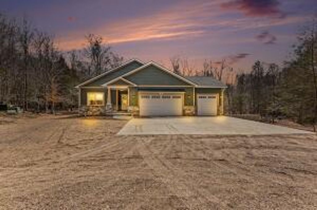 10 Morton Trail, White River township
