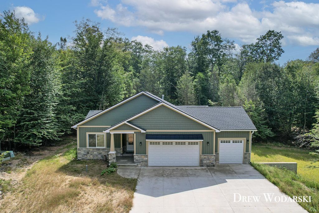 10 Morton Trail, Montague