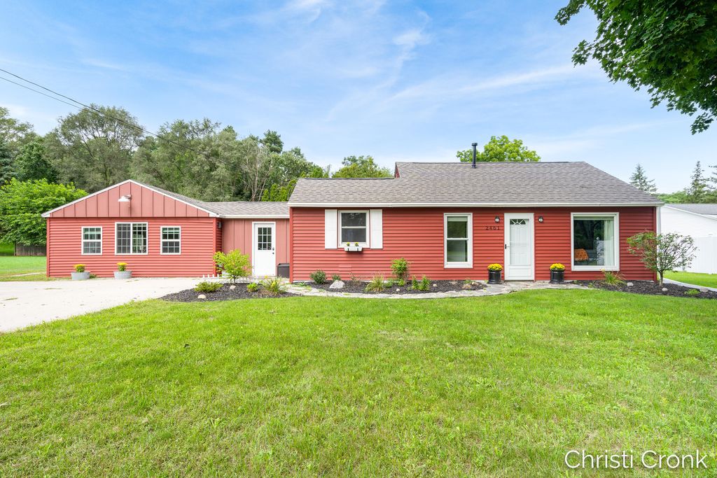 2461 Rogue River Road Ne, Belmont