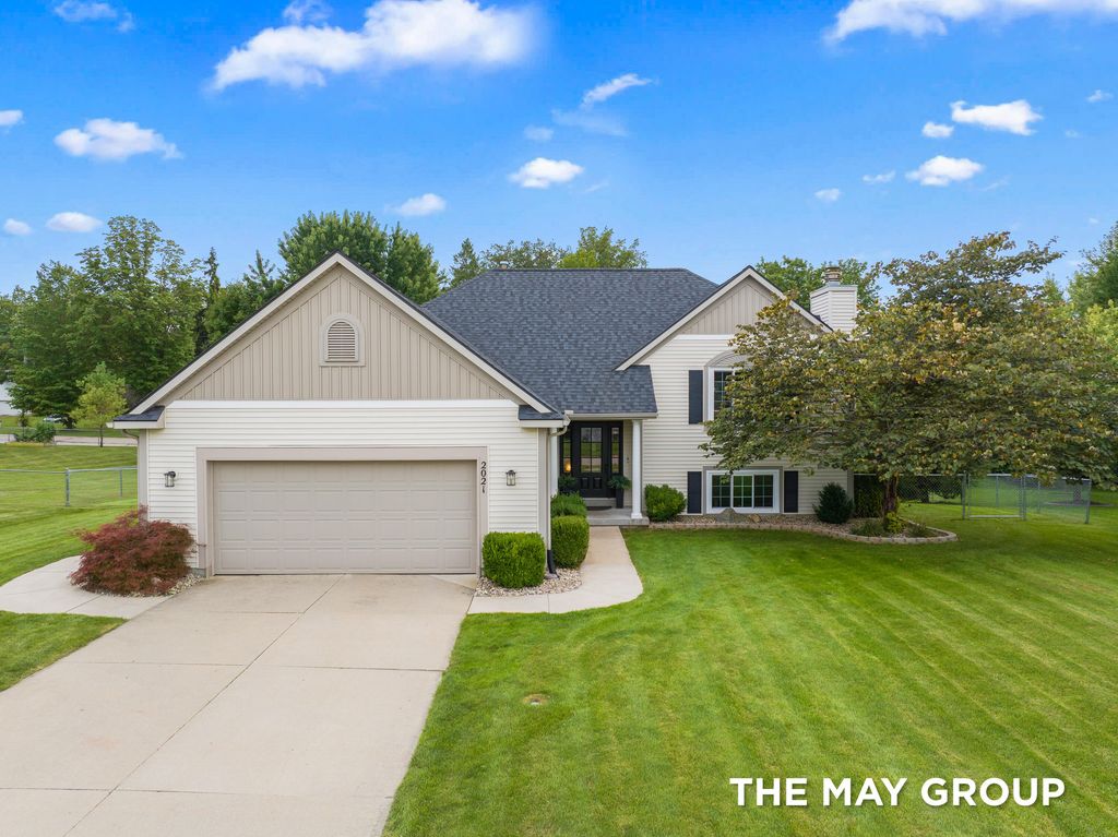 2021 Orchard Ridge Drive Nw, Grand Rapids