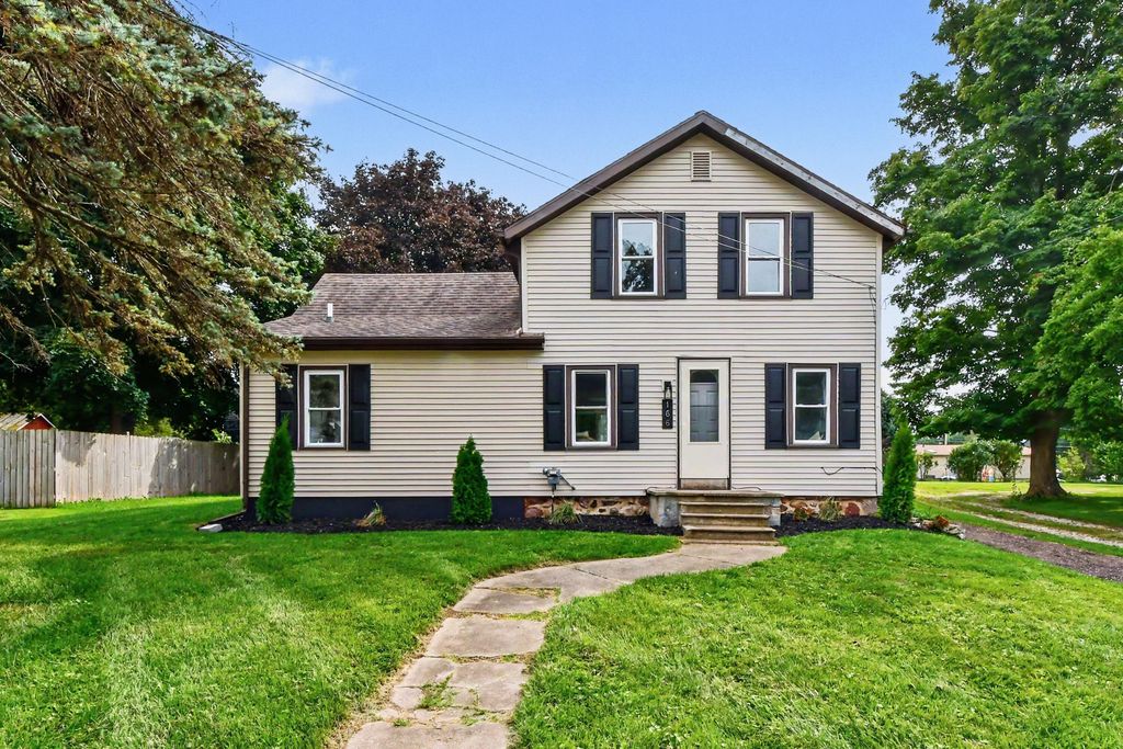 166 E Broadway Street, Woodland
