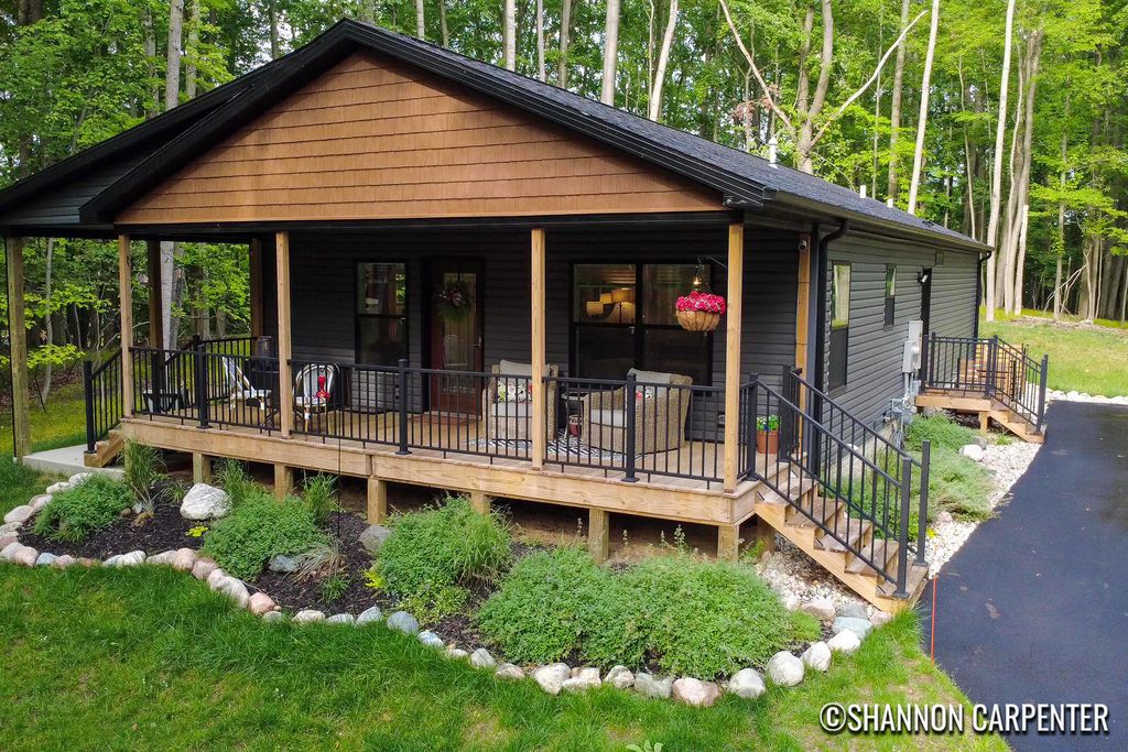9924 Sweet Tree Lane, Morton township