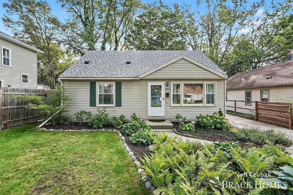 1344 Mayfield Avenue Ne, Grand Rapids