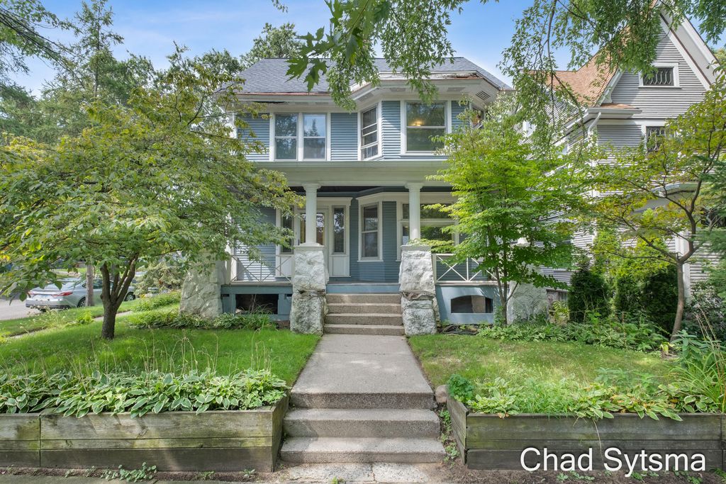 219 Carroll Avenue Se, Grand Rapids
