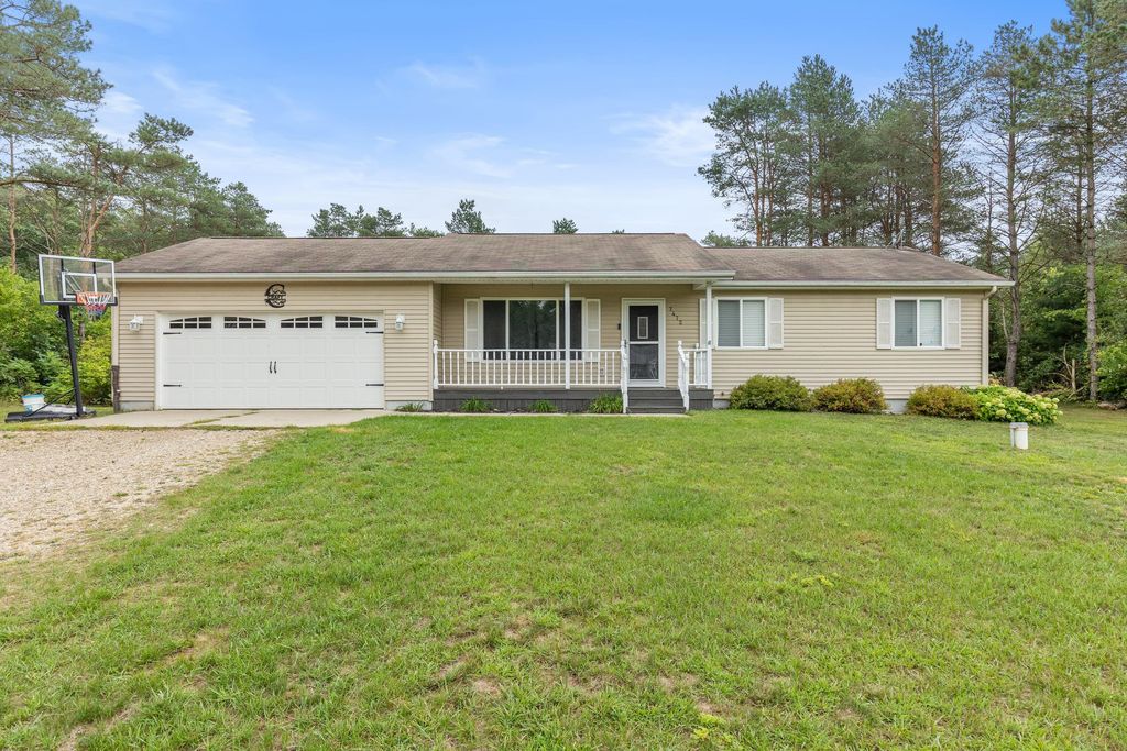 7472 Rolling Pines Drive, Howard City