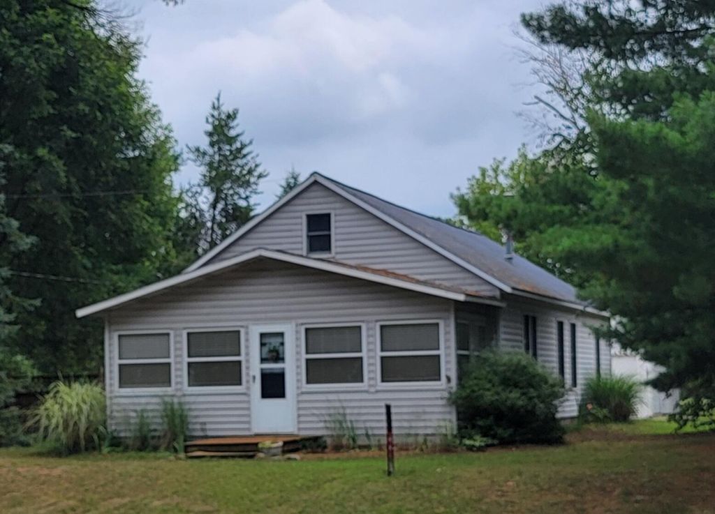8 E Barton Street, Newaygo