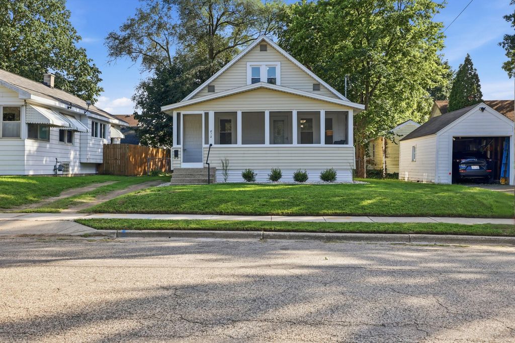 812 Graceland Street Ne, Grand Rapids