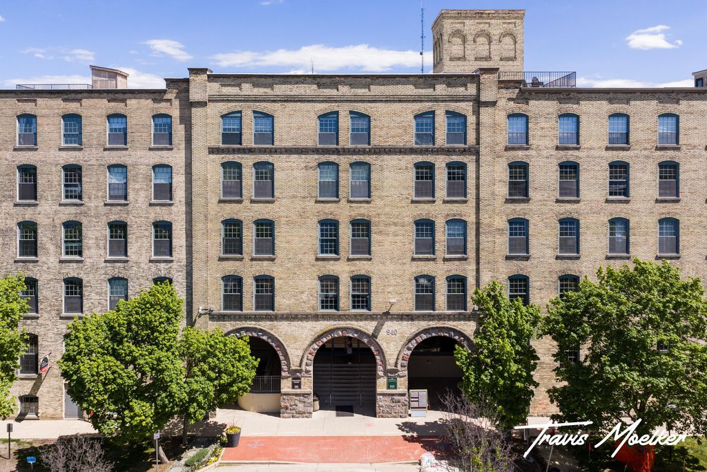 940 Monroe Avenue Nw Unit: 127, Grand Rapids