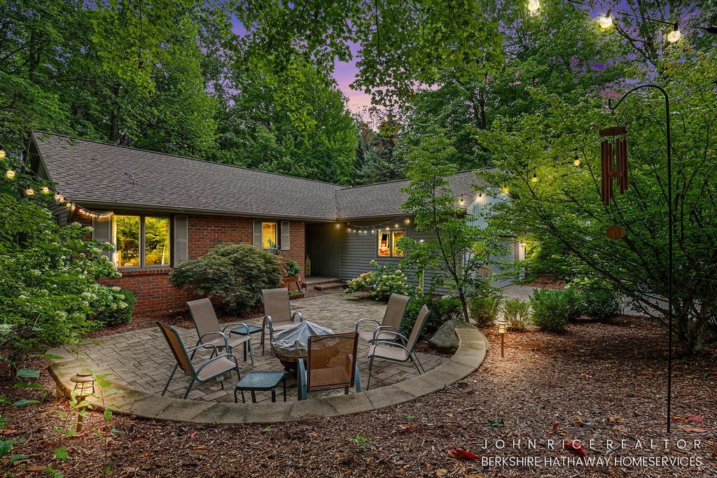 956 Spaulding Avenue Se, Ada