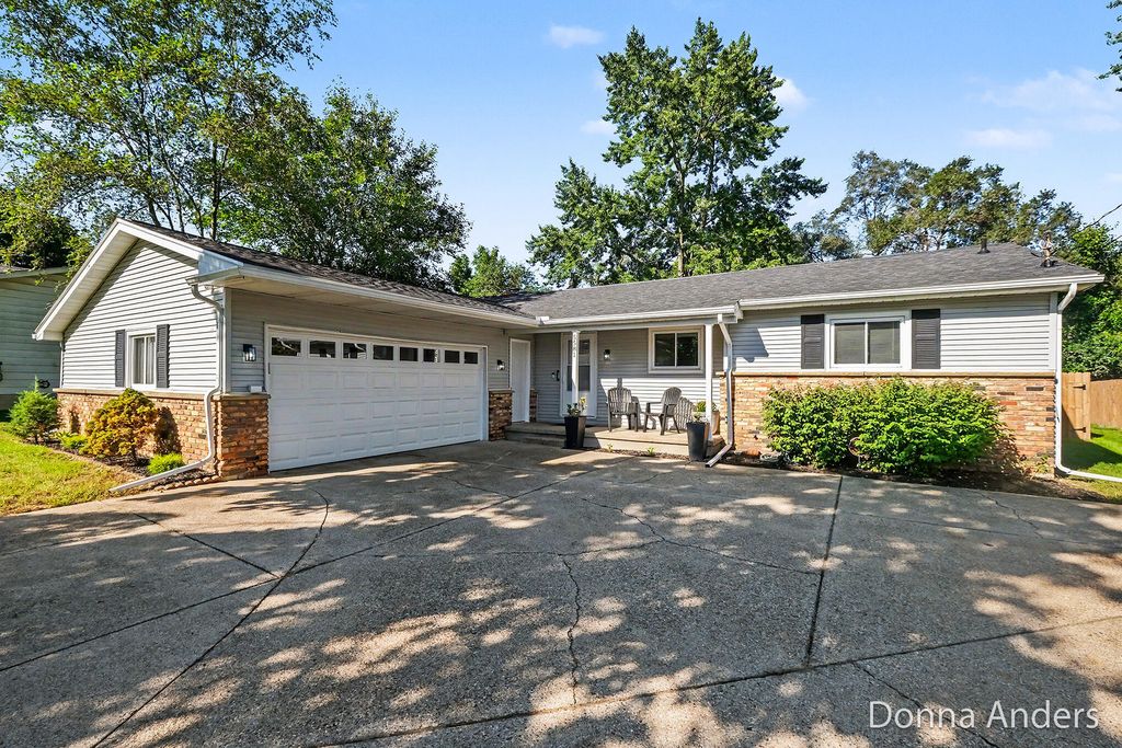 5581 Edgelawn Drive Se, Kentwood