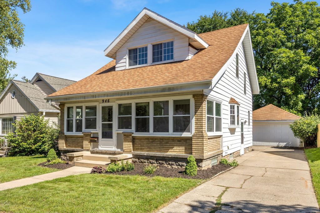 946 Frederick Avenue Nw, Grand Rapids
