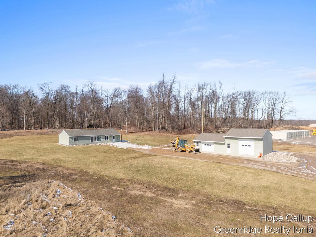 1637 N State Road N, Ionia