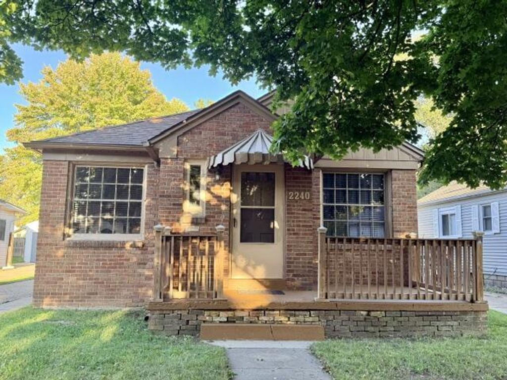 2240 Avon Street, Saginaw