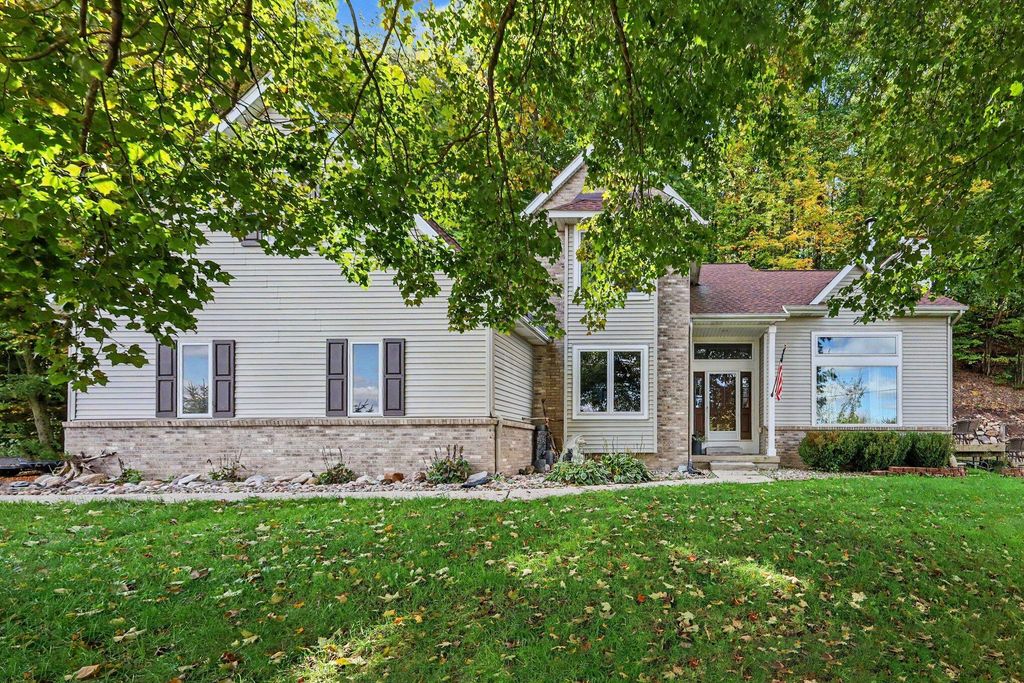 8824 Grand River Drive Se, Ada