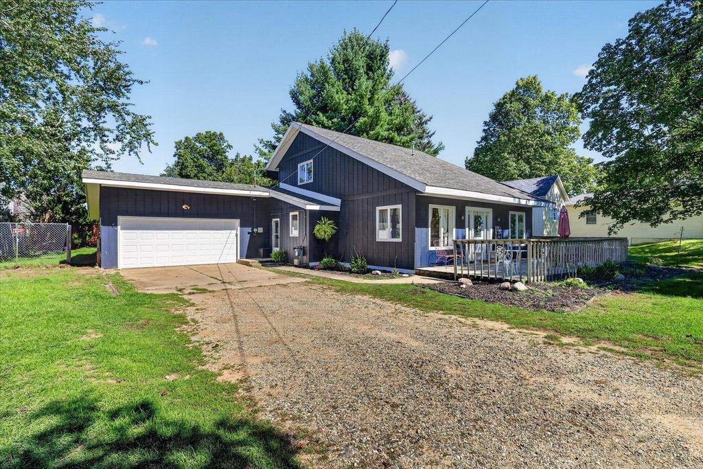283 E Pine Street Ne, Cedar Springs