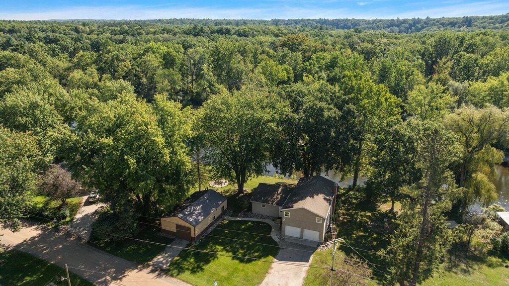 7842 Main Street, Newaygo