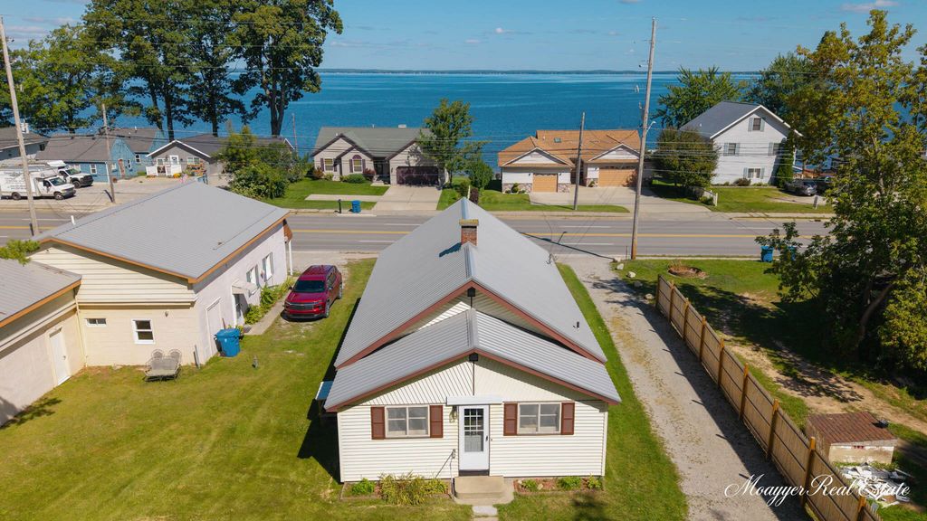 5401 W Houghton Lake Drive, Houghton Lake