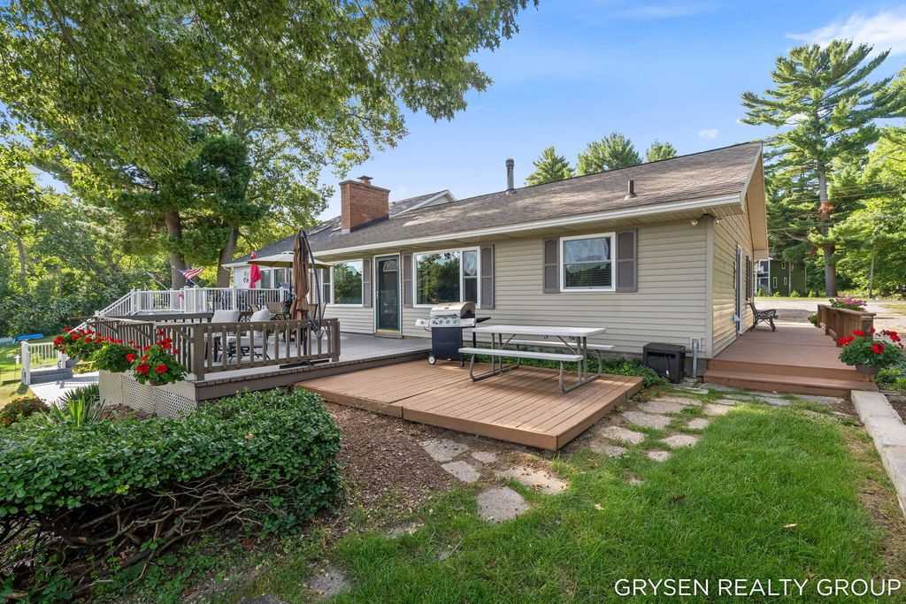 2176 W Lake Road, Twin Lake