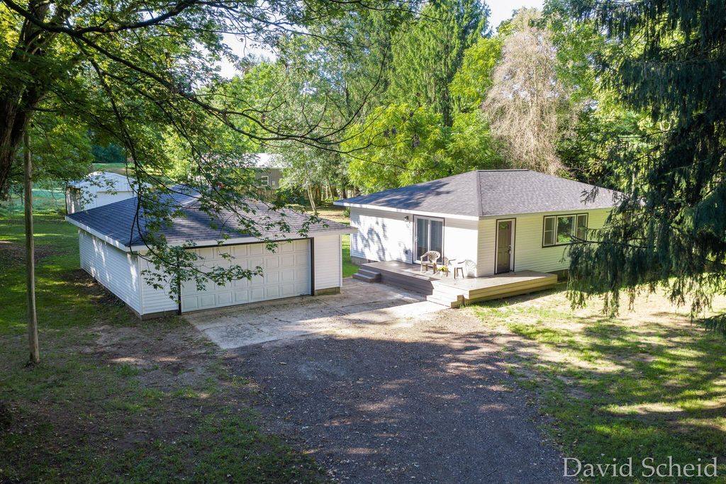 62 Flat River Drive Se, Lowell
