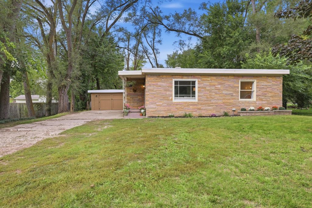 2525 Rogue River Road Ne, Belmont