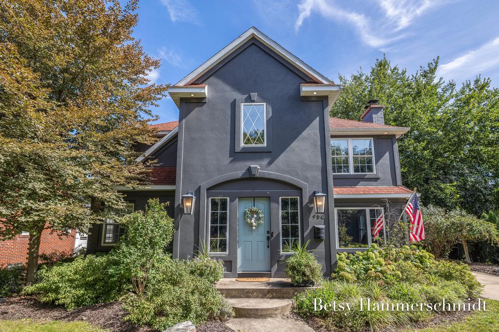950 Bellclaire Avenue Se, East Grand Rapids