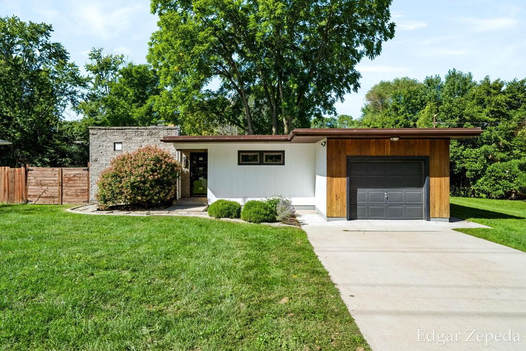 3439 Kalamazoo Avenue Se, Grand Rapids