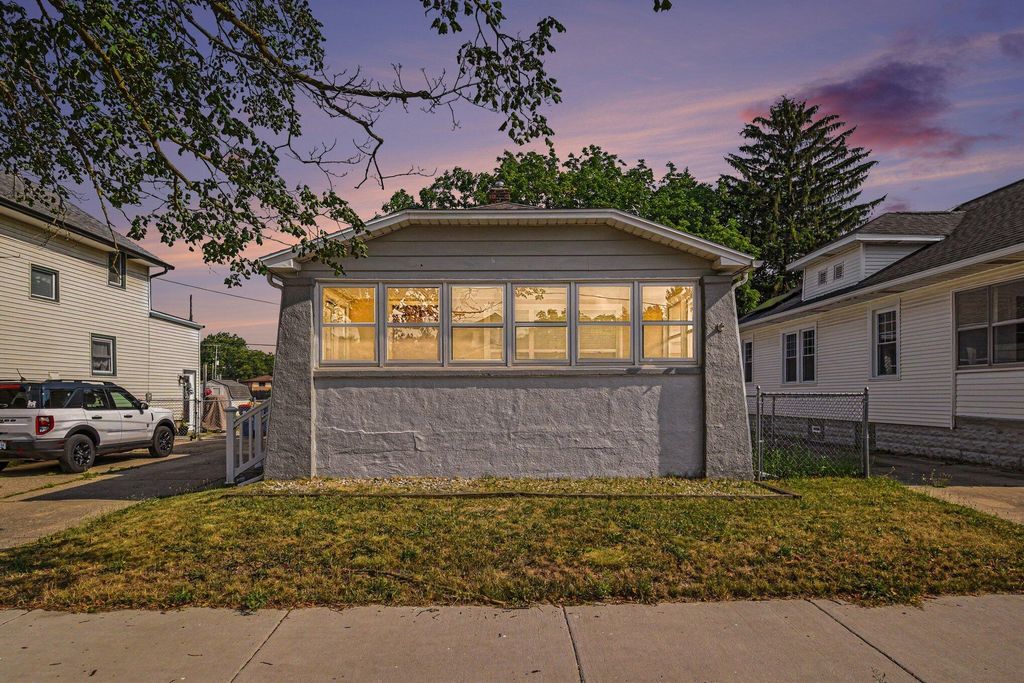 735 Eleanor Street Ne, Grand Rapids