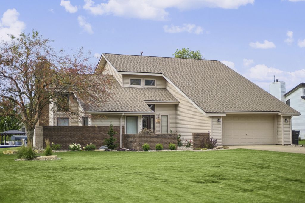 12796 Sunrise Court, Wayland