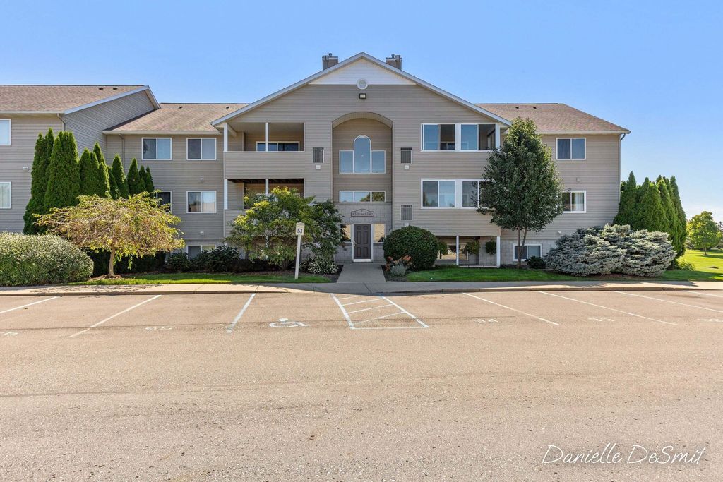 8524 N Jasonville Court Se Building: C Unit: 87, Caledonia