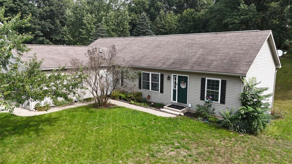 469 Country Meadows Drive Ne, Comstock Park