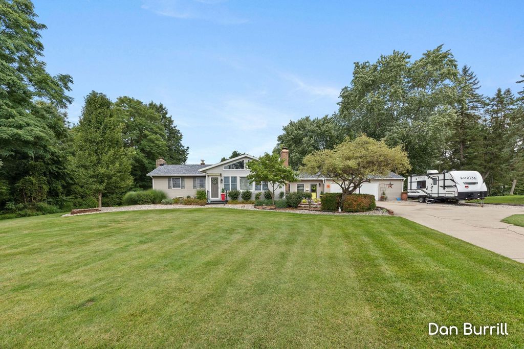10679 Keystone Drive Ne, Ada