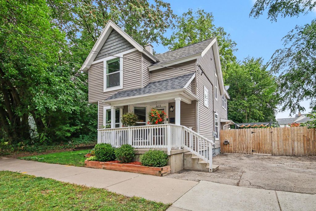 615 Sherman Street Se, Grand Rapids