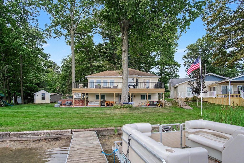 111 Maple Avenue, Stanton
