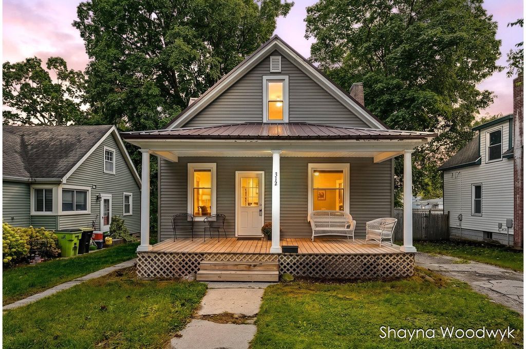 312 S Irving Street, Greenville