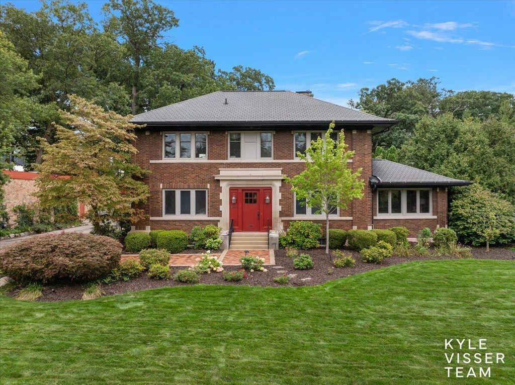 640 Cambridge Boulevard Se, East Grand Rapids