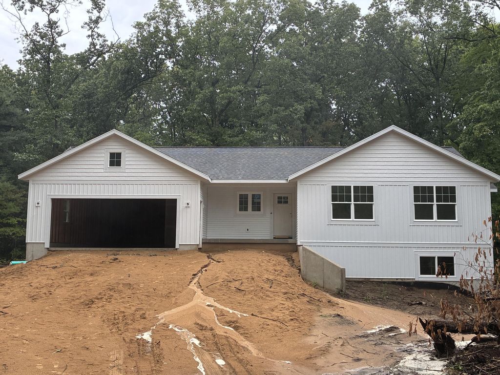 3723 Country Court, Allegan
