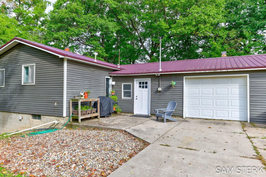 5870 Montcalm Avenue Ne, Belding