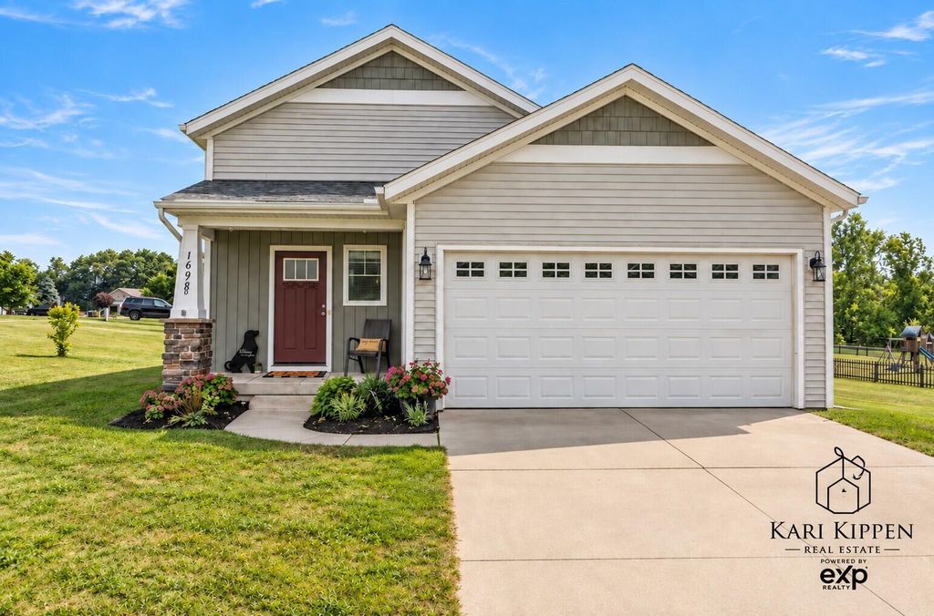 1698 Trent Ridge Court Ne, Cedar Springs