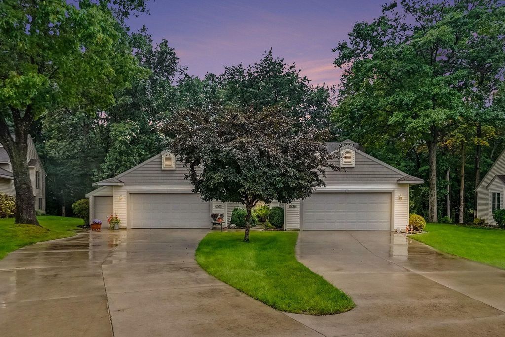 1229 S Timberview Drive, Whitehall